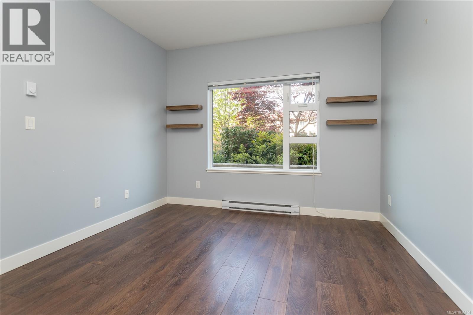 102 3333 Glasgow Avenue, Saanich