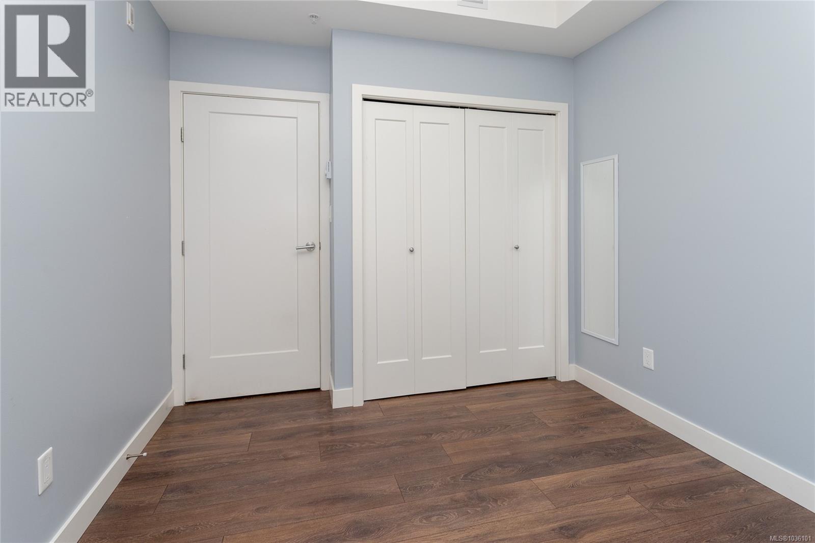 102 3333 Glasgow Avenue, Saanich