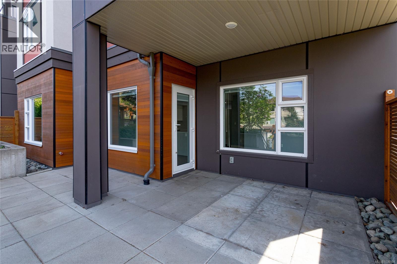 102 3333 Glasgow Avenue, Saanich