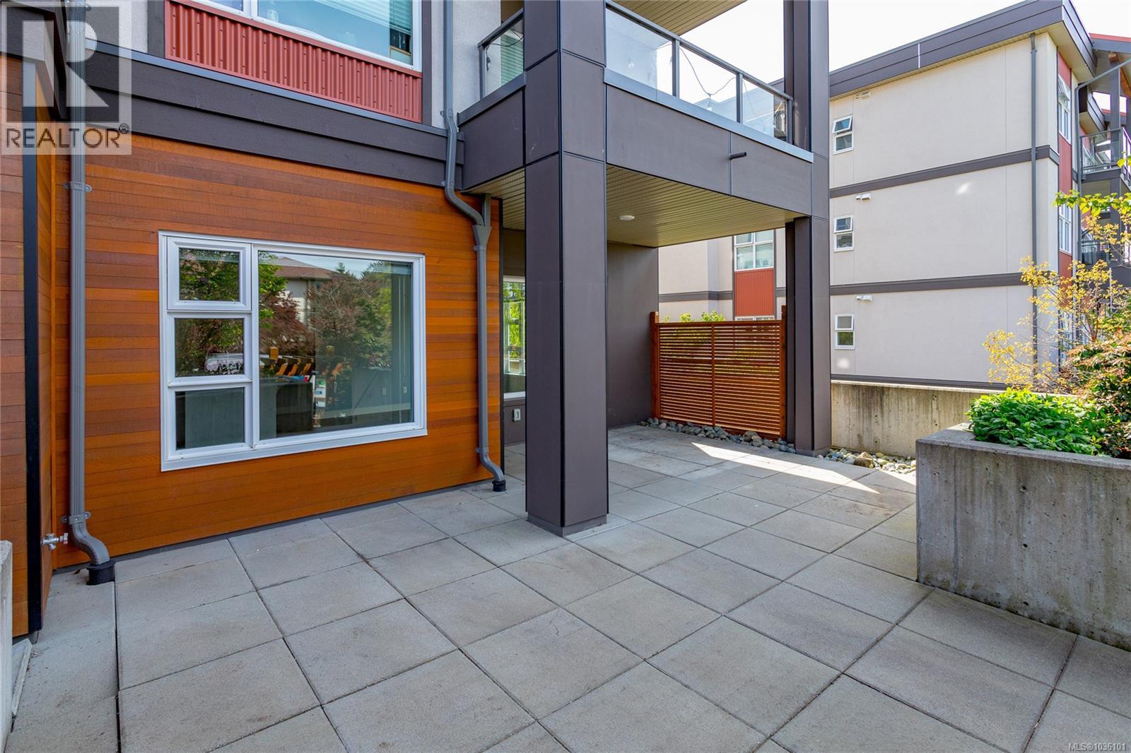 102 3333 Glasgow Avenue, Saanich