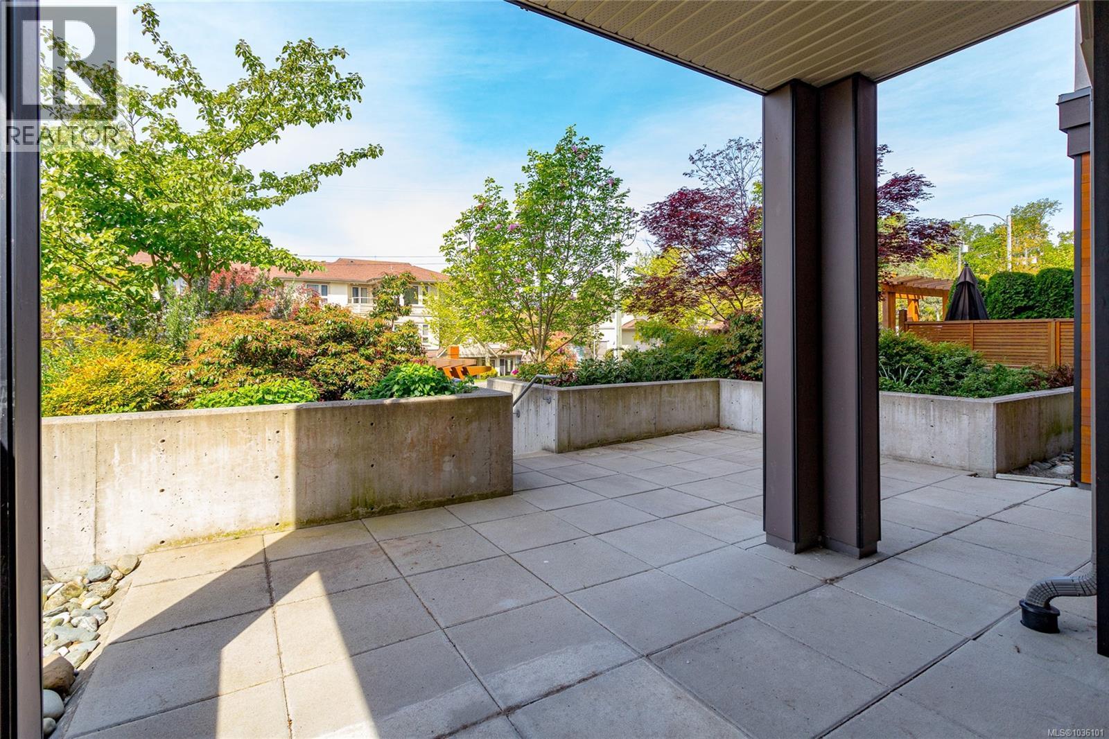 102 3333 Glasgow Avenue, Saanich