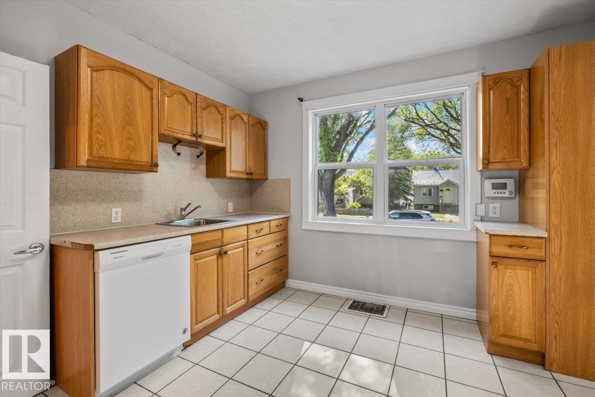 11241 84 ST NW - 10