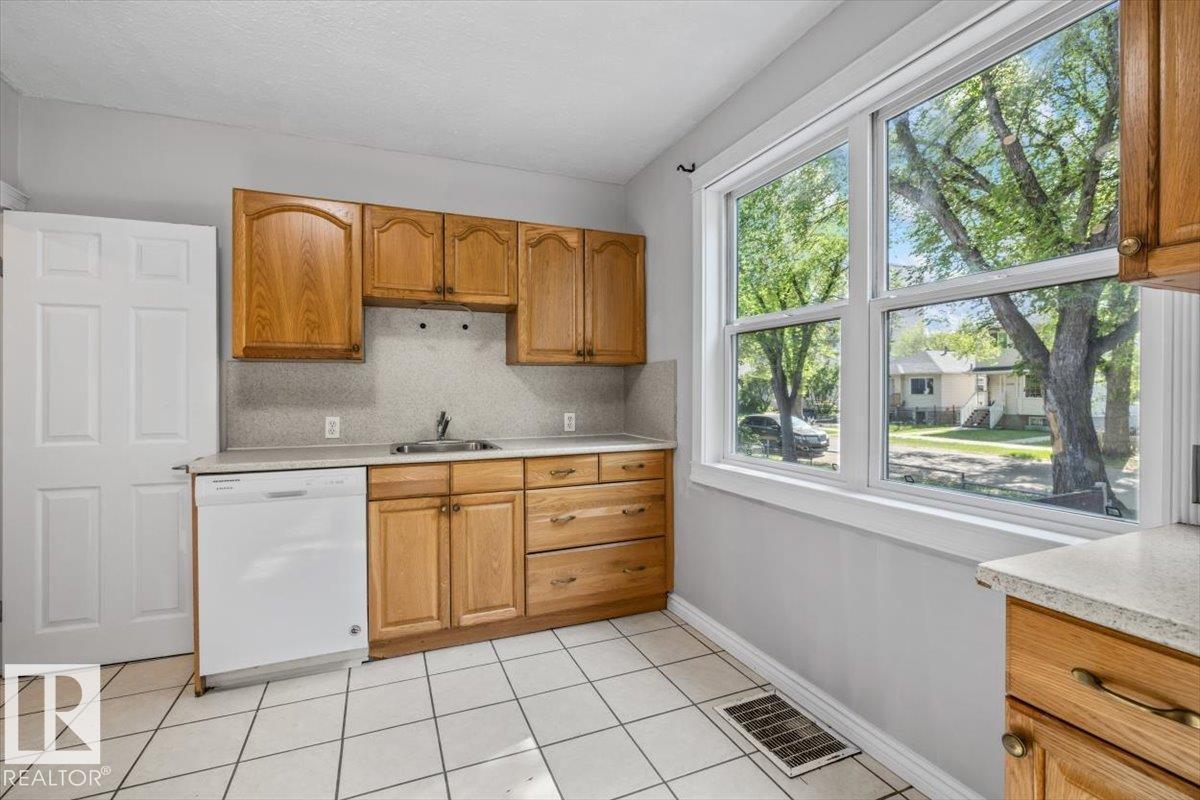 11241 84 ST NW - 7