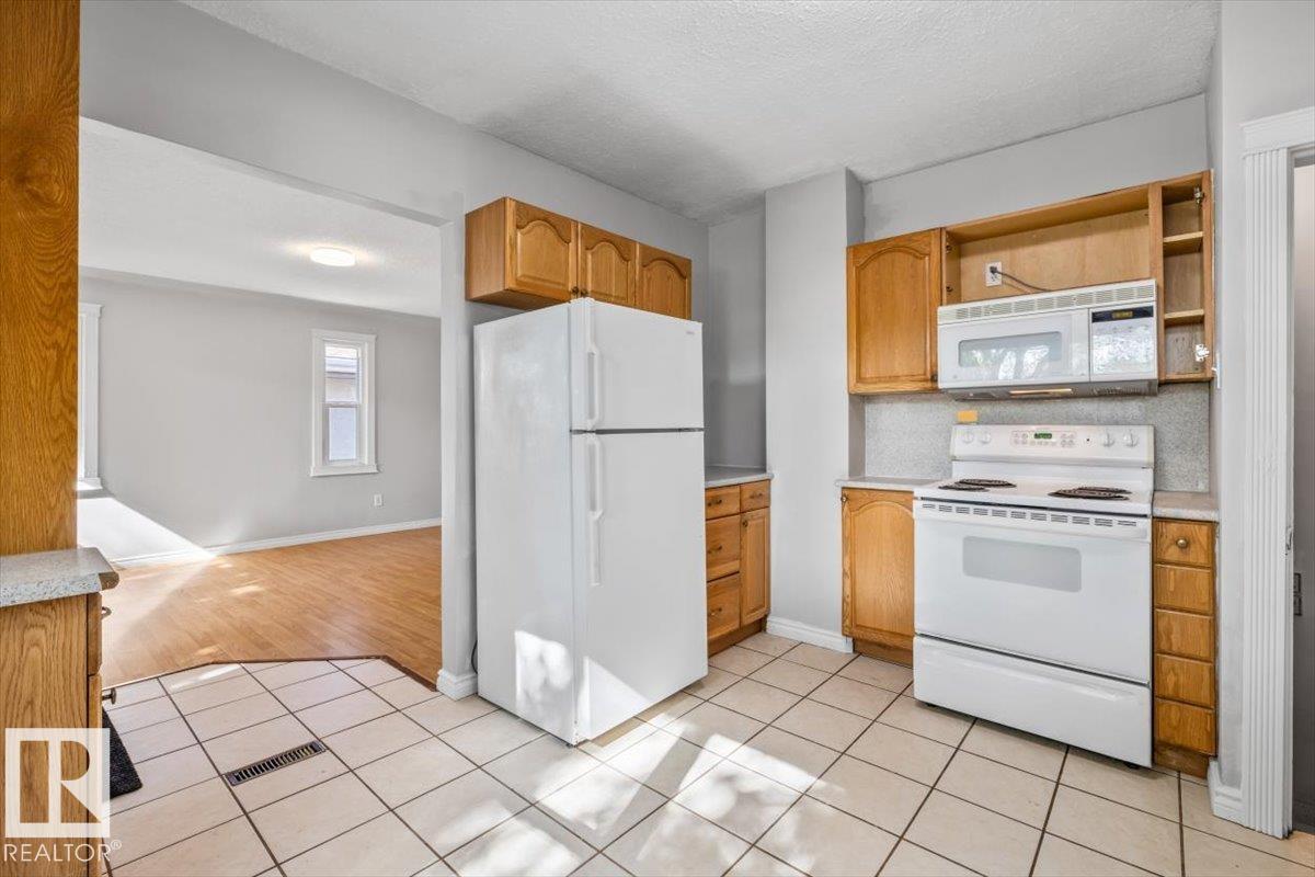 11241 84 ST NW - 9