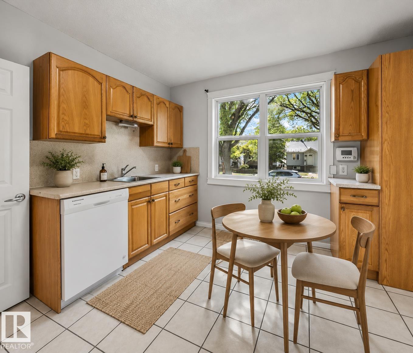 11241 84 ST NW - 12