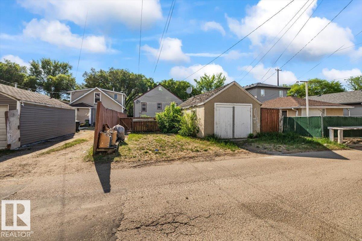 11241 84 ST NW - 36