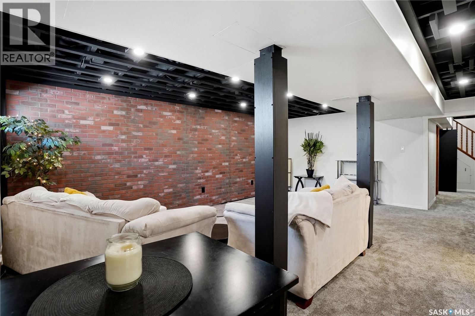 3136 Robinson STREET - 35