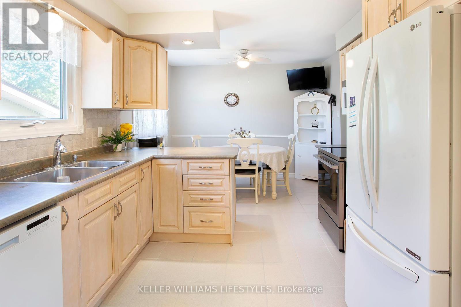 128 CLARENDON CRESCENT - 10