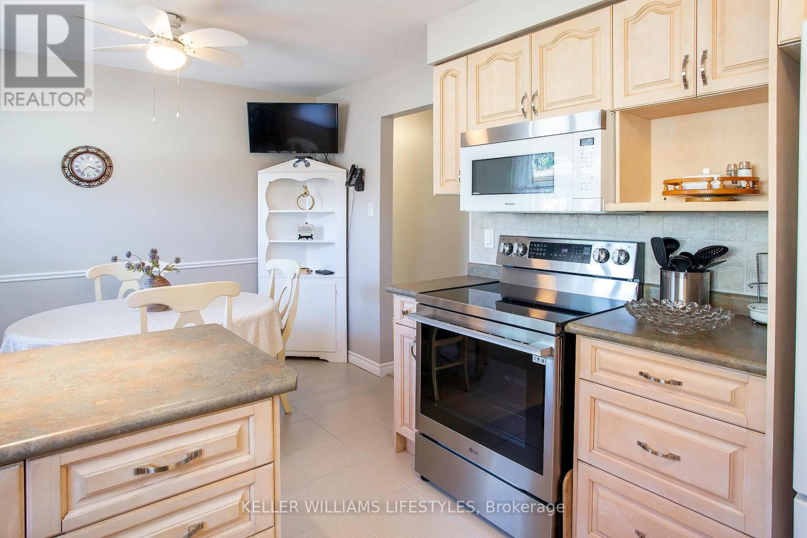 128 CLARENDON CRESCENT - 11