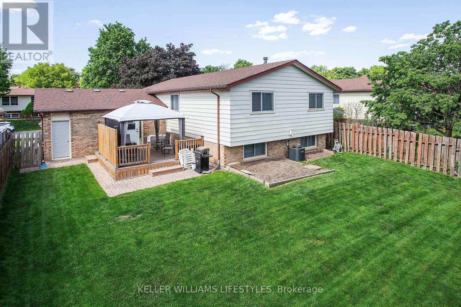 128 CLARENDON CRESCENT - 30