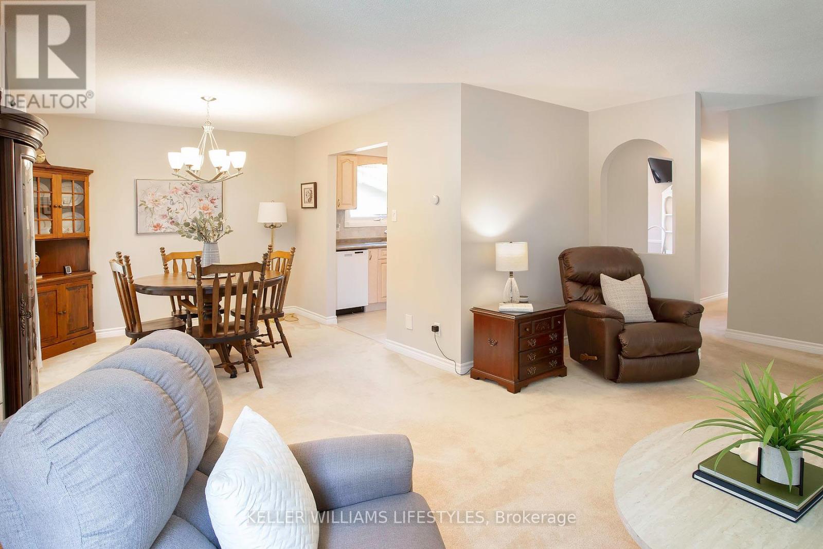 128 CLARENDON CRESCENT - 7