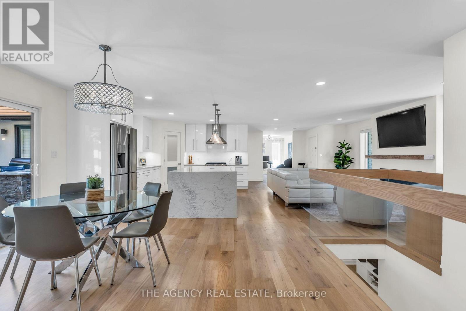 32 HUNT VILLAGE CRESCENT - 16
