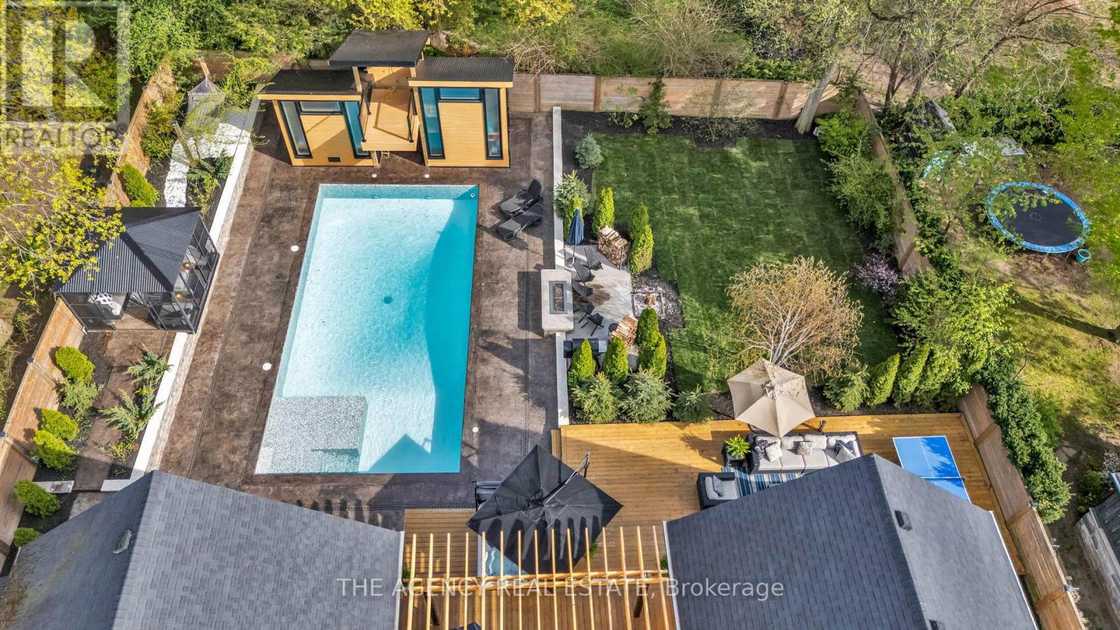 32 HUNT VILLAGE CRESCENT - Image 2