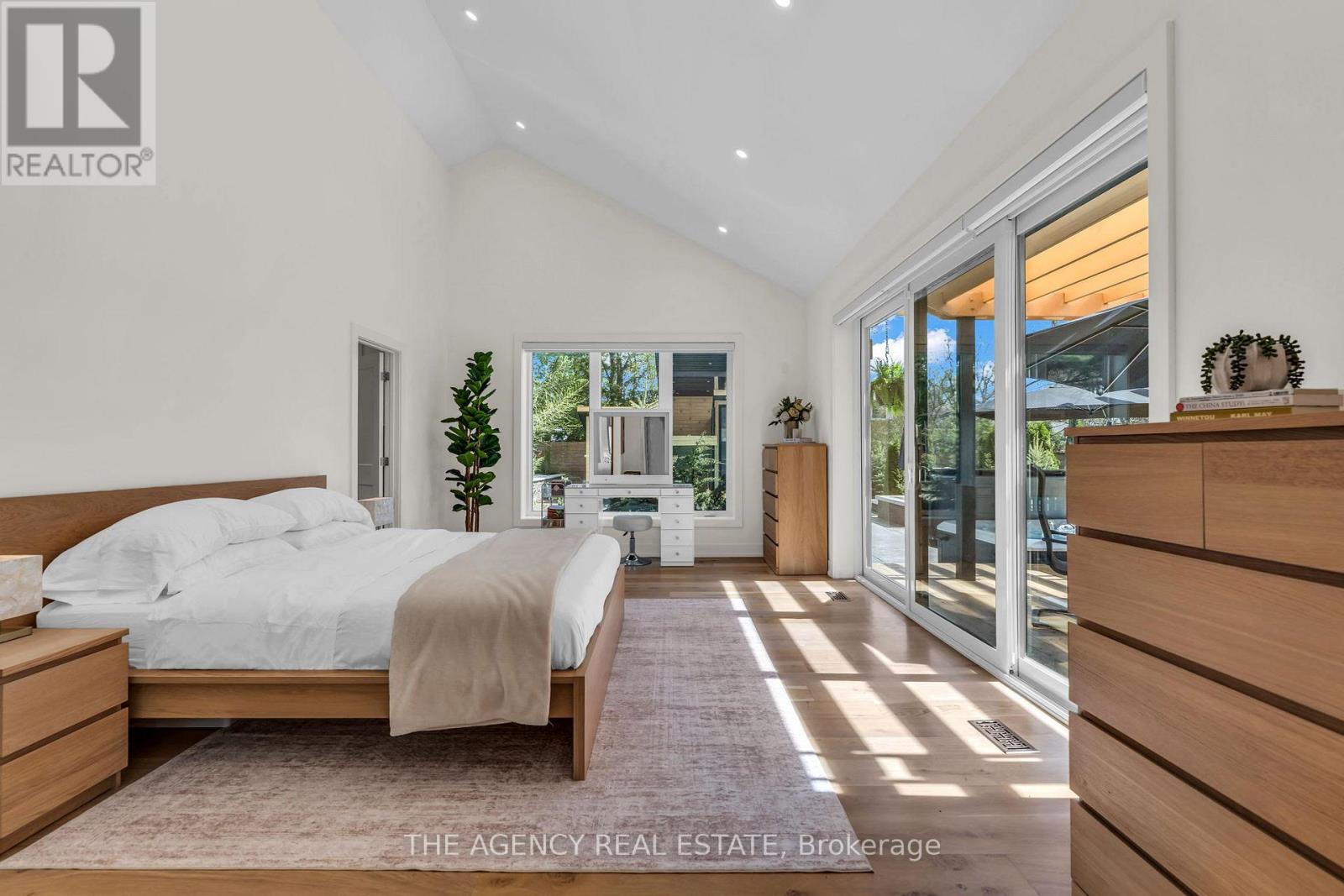 32 HUNT VILLAGE CRESCENT - 21