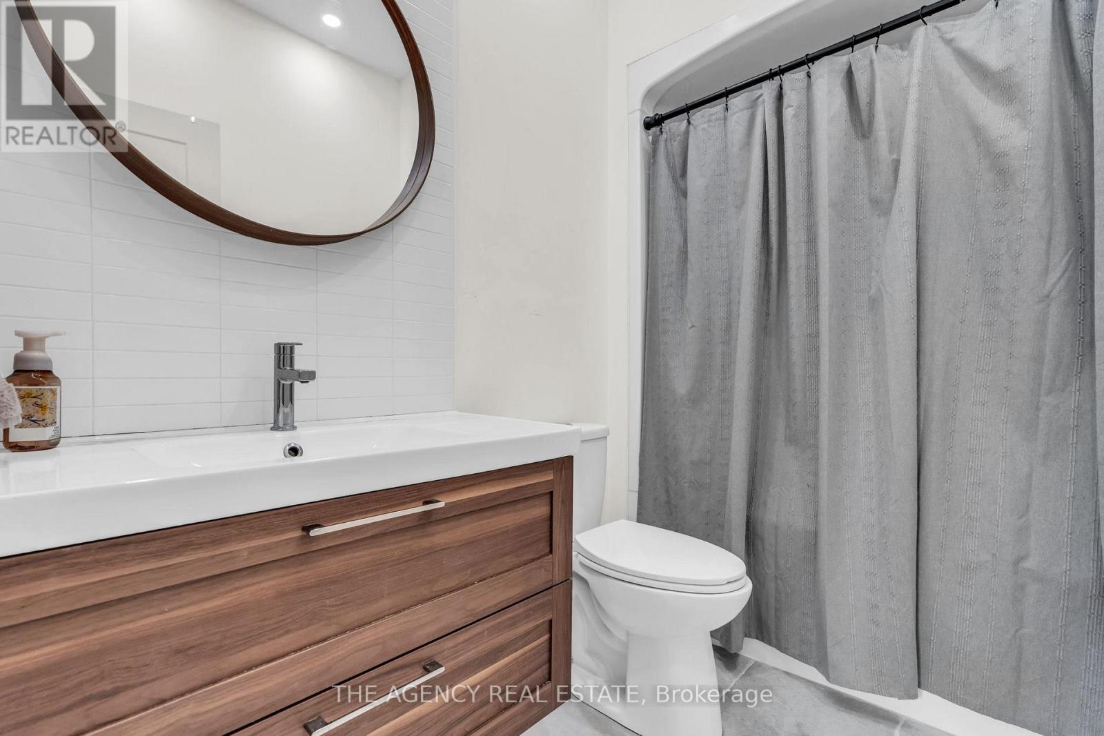 32 HUNT VILLAGE CRESCENT - 25