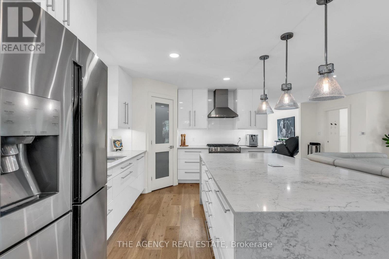 32 HUNT VILLAGE CRESCENT - 29