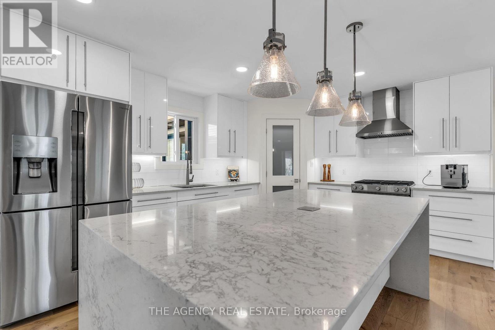 32 HUNT VILLAGE CRESCENT - 30