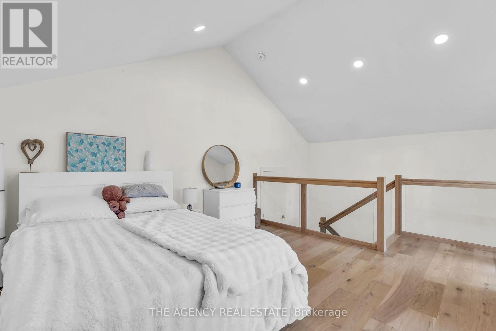 32 HUNT VILLAGE CRESCENT - 9