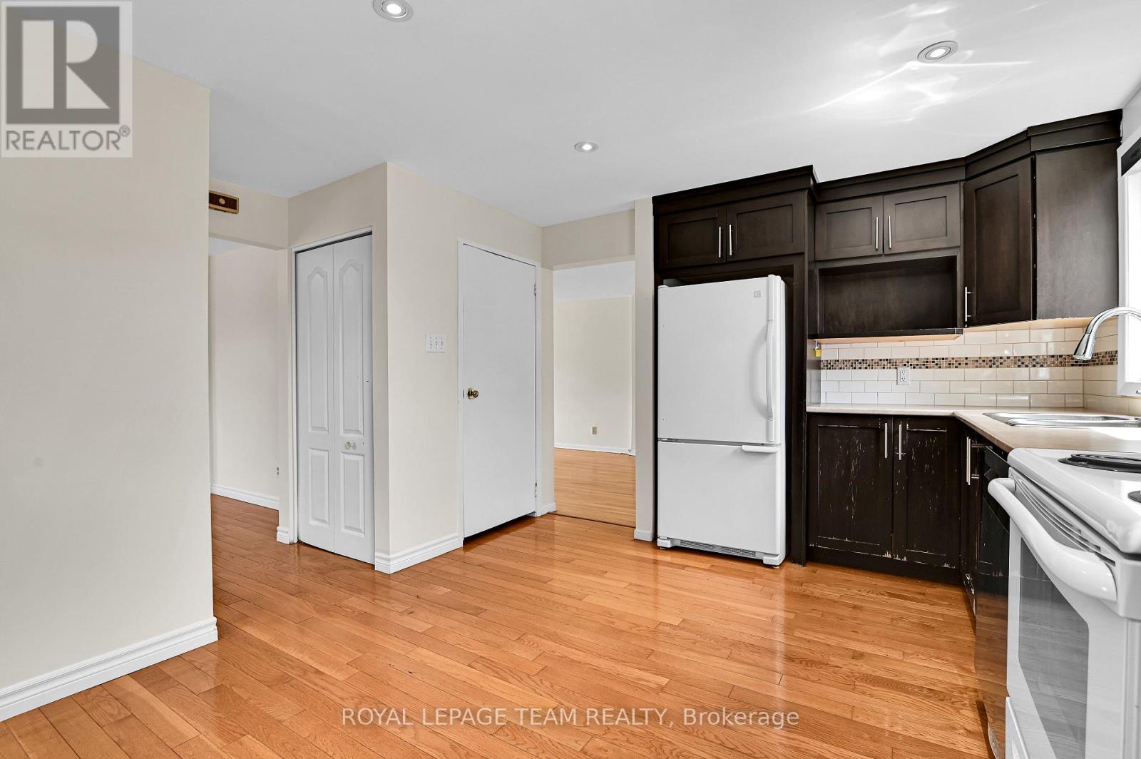 114 CHESTERTON DRIVE - 11