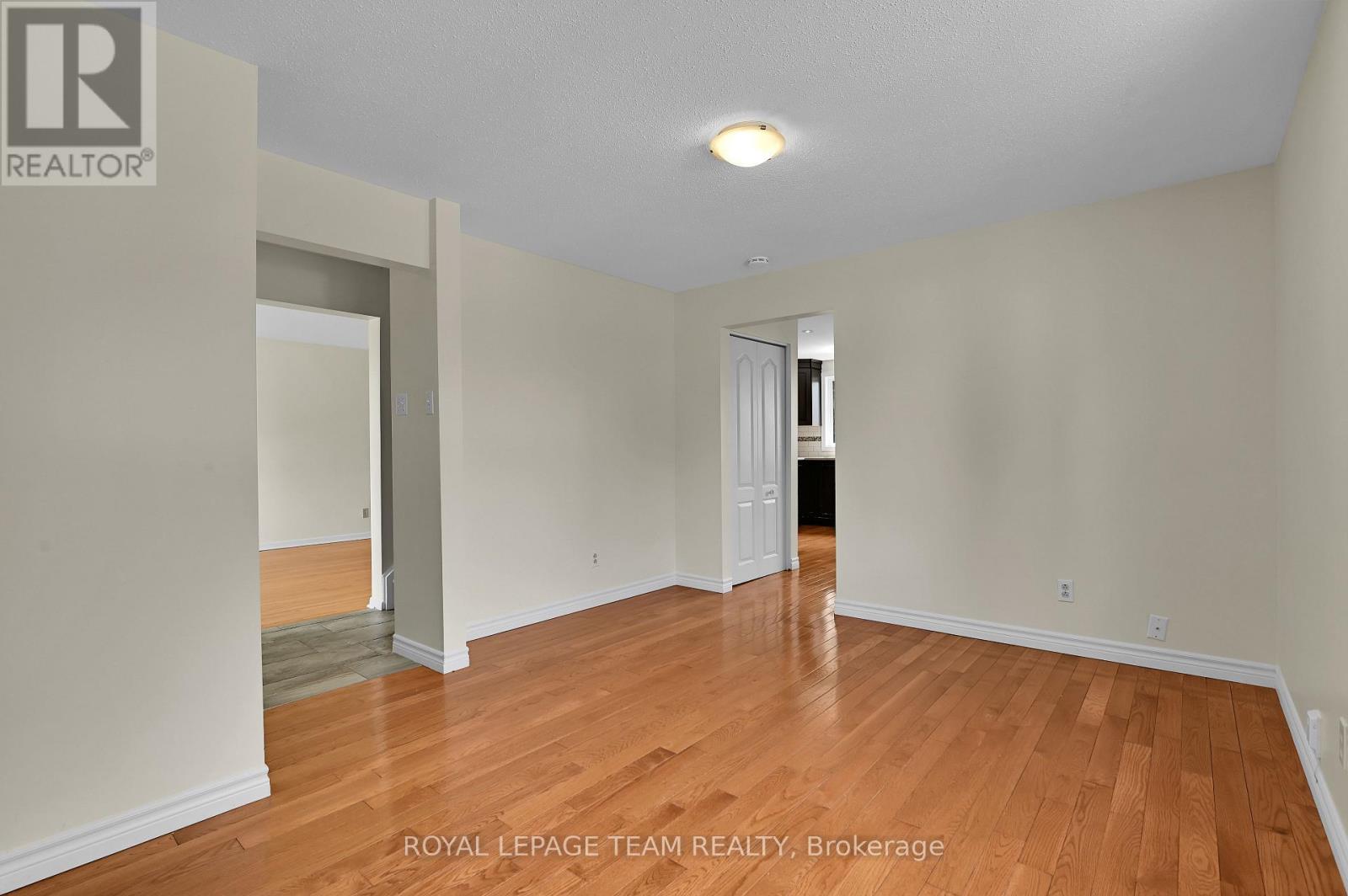114 CHESTERTON DRIVE - 16