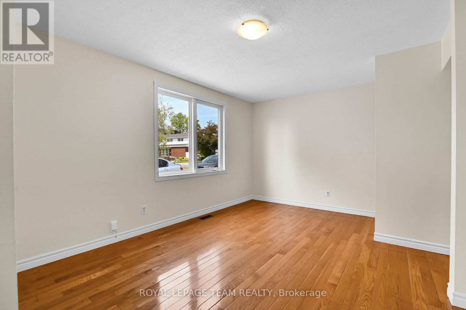 114 CHESTERTON DRIVE - 19