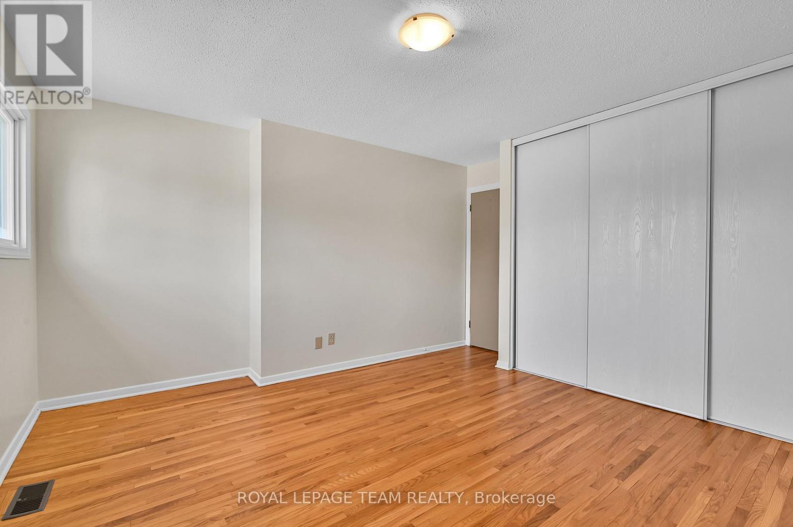 114 CHESTERTON DRIVE - 22