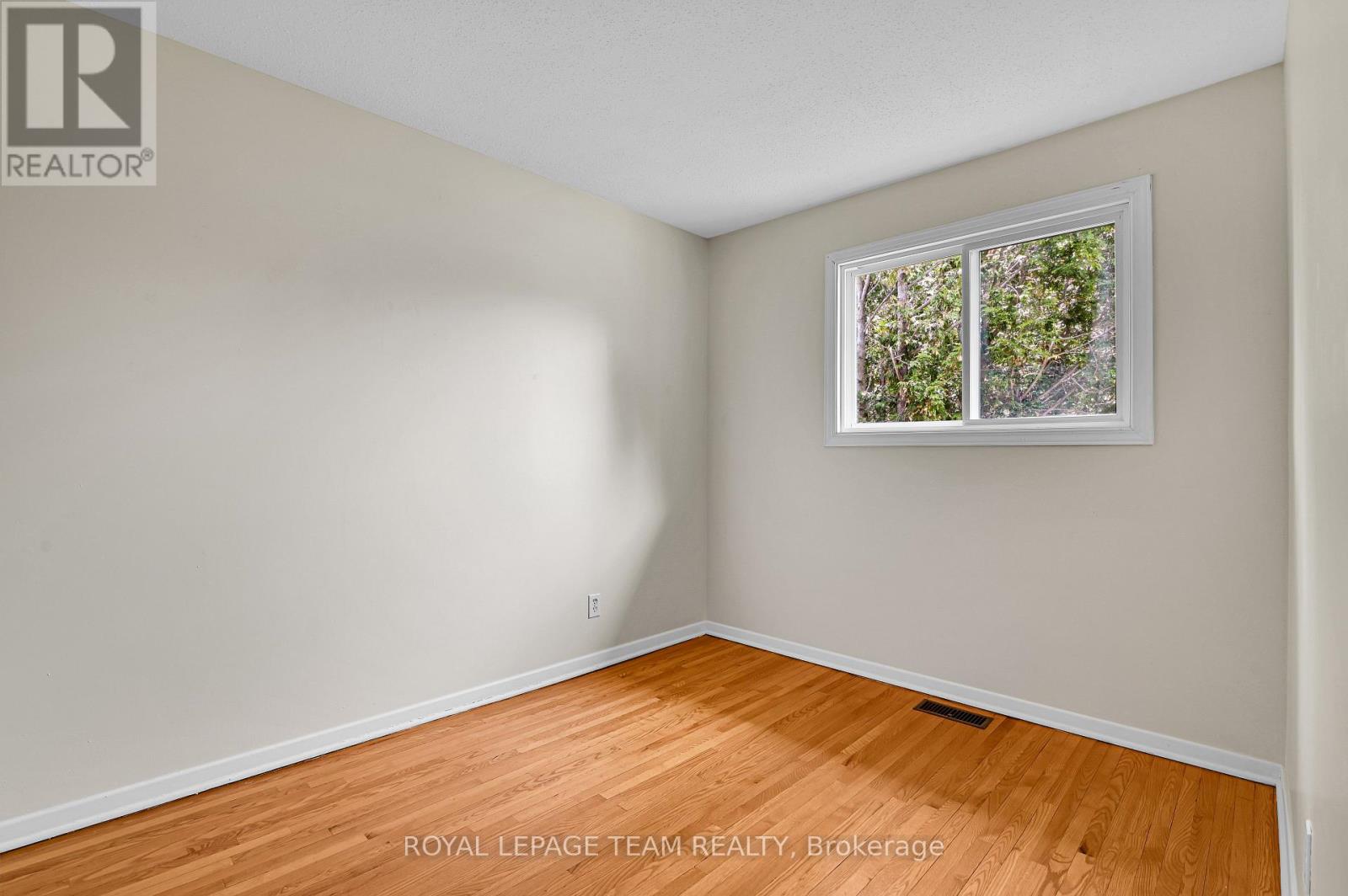 114 CHESTERTON DRIVE - 25