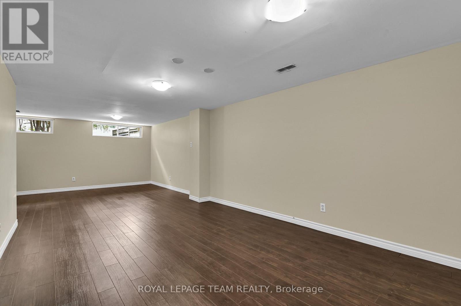 114 CHESTERTON DRIVE - 32