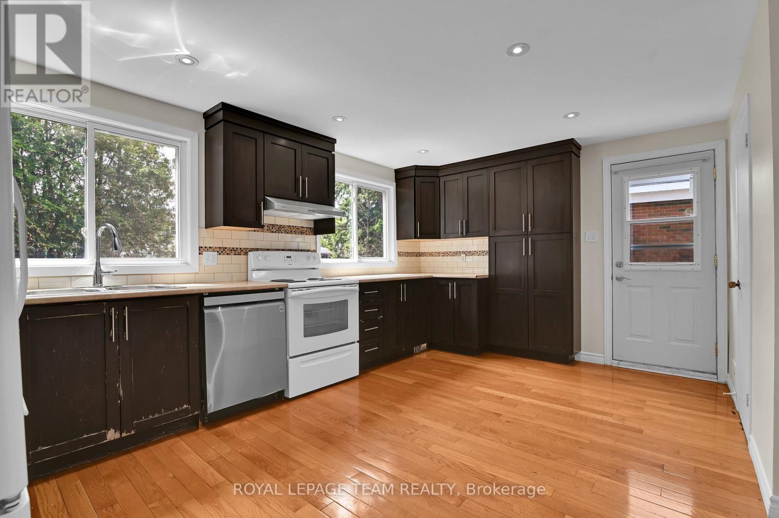 114 CHESTERTON DRIVE - 9