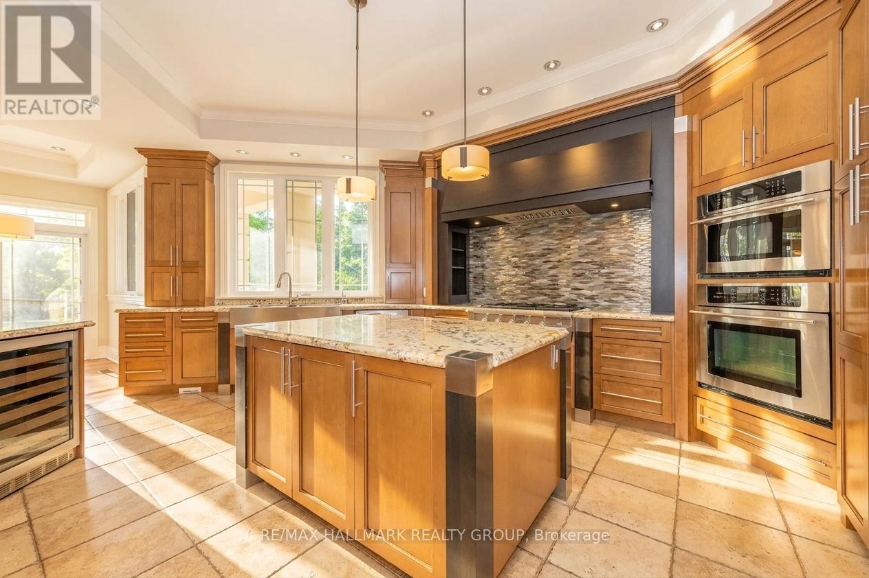 5800 QUEENSCOURT CRESCENT - 11