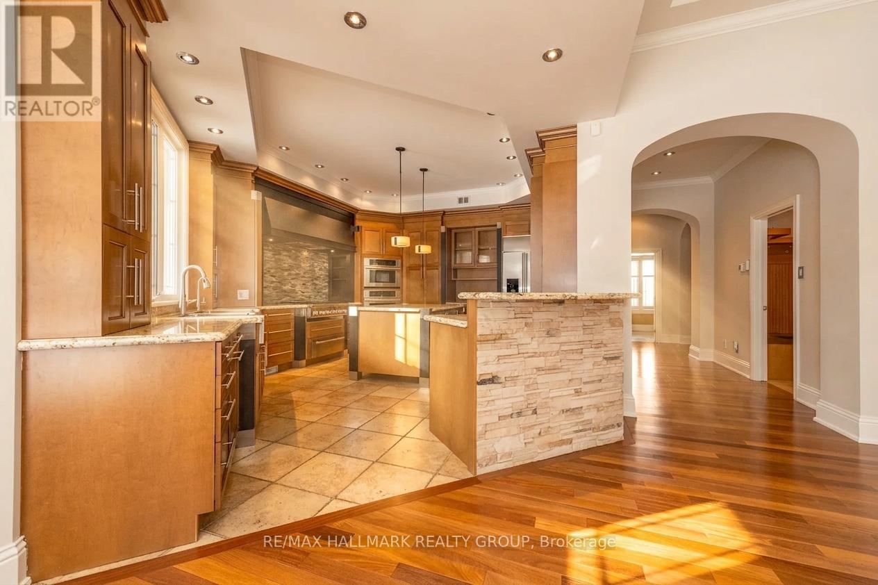 5800 QUEENSCOURT CRESCENT - 12