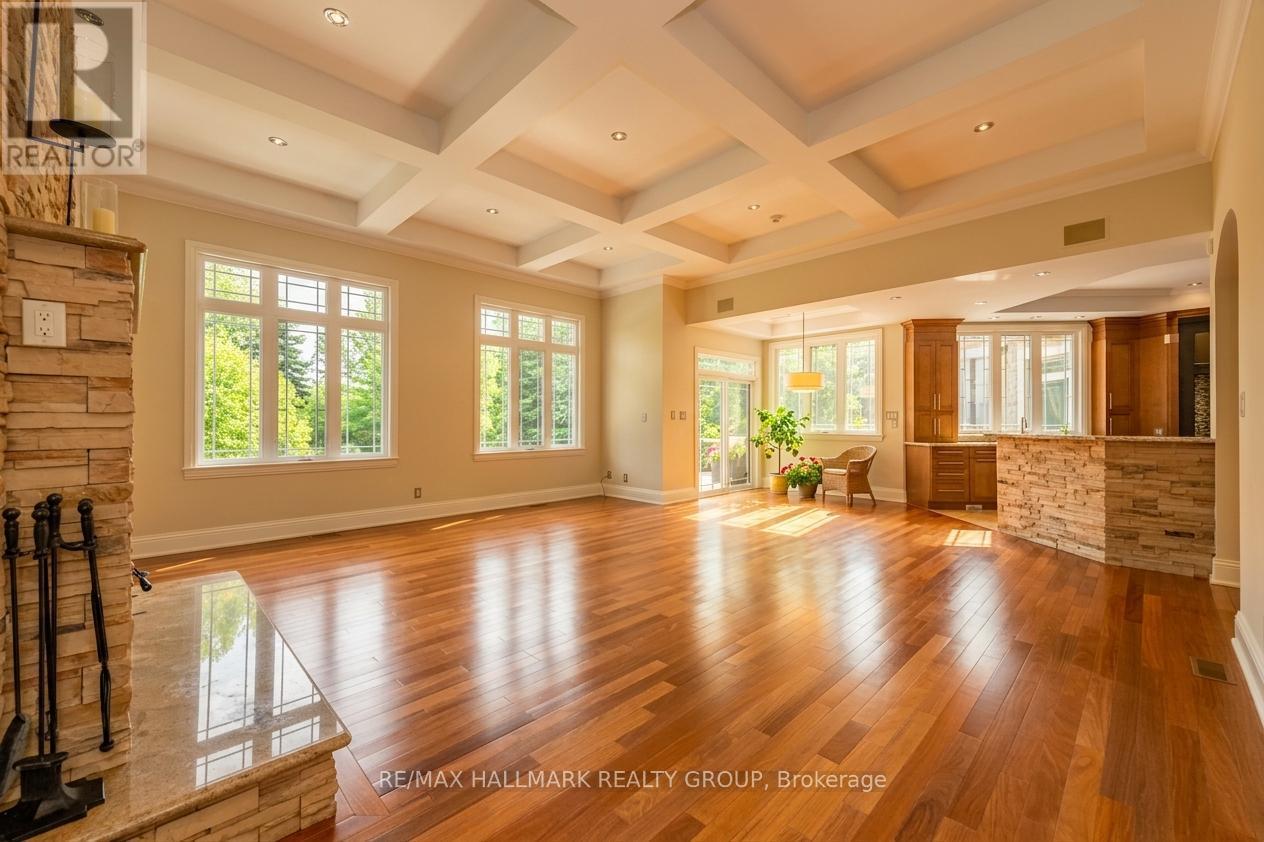 5800 QUEENSCOURT CRESCENT - 16