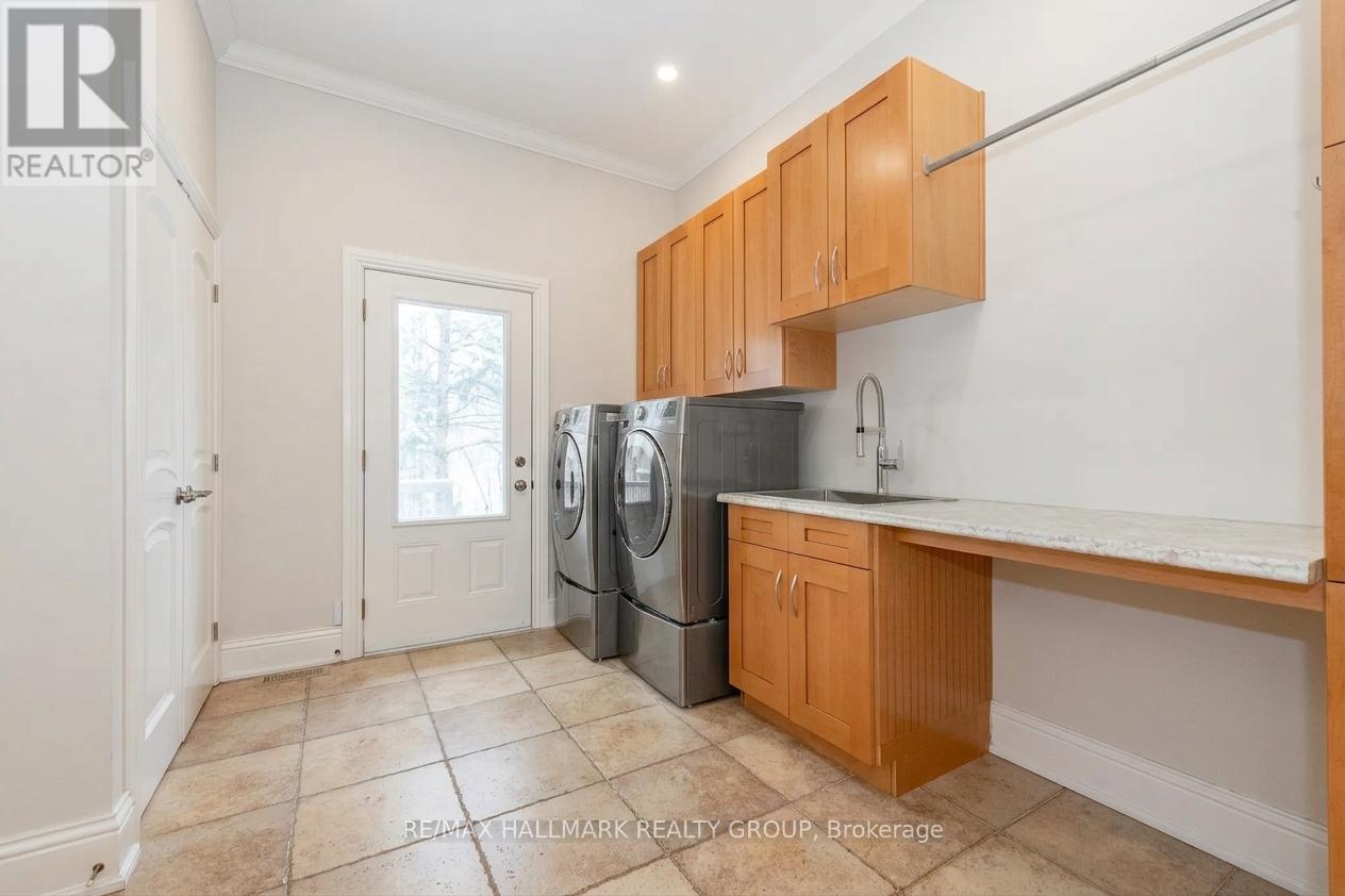 5800 QUEENSCOURT CRESCENT - 19