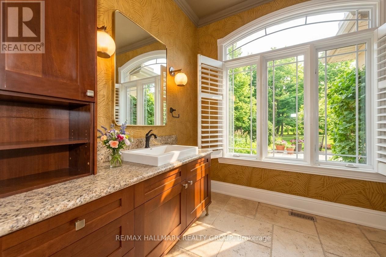 5800 QUEENSCOURT CRESCENT - 20