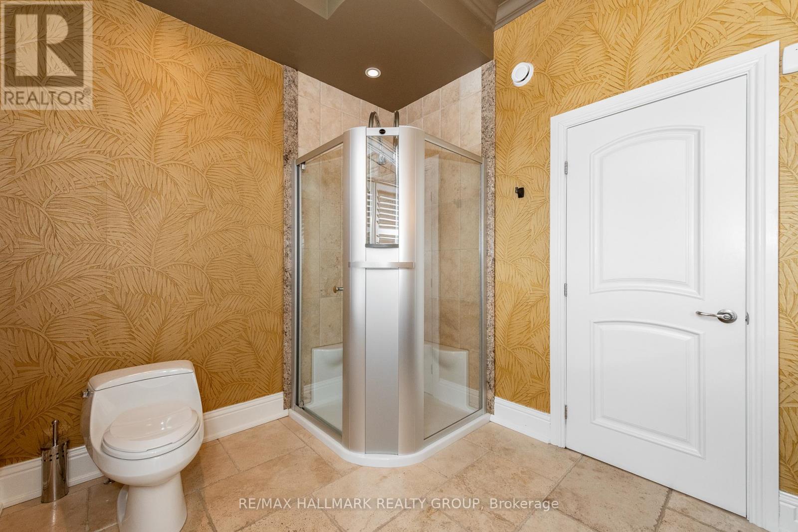 5800 QUEENSCOURT CRESCENT - 21