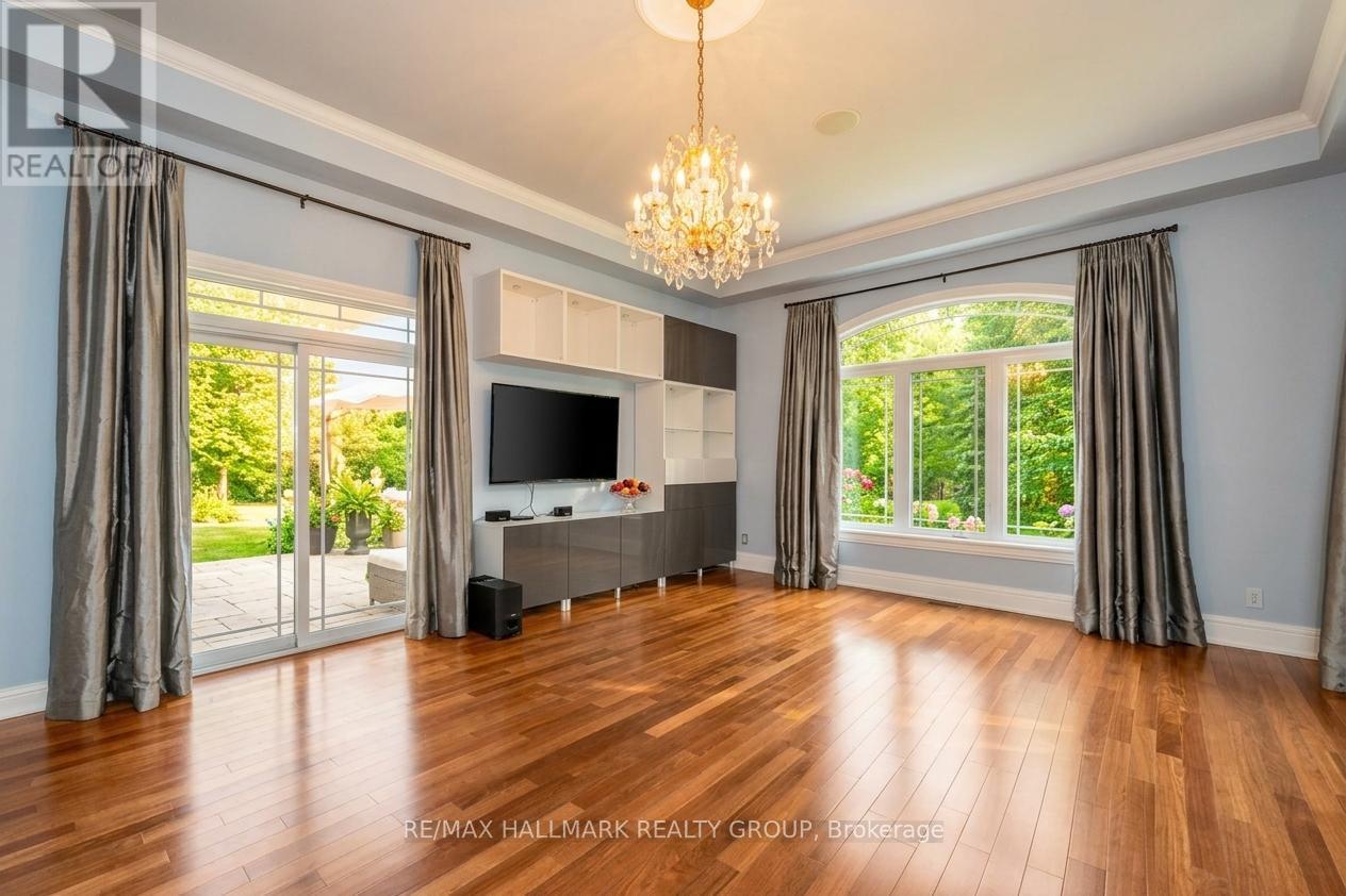 5800 QUEENSCOURT CRESCENT - 23