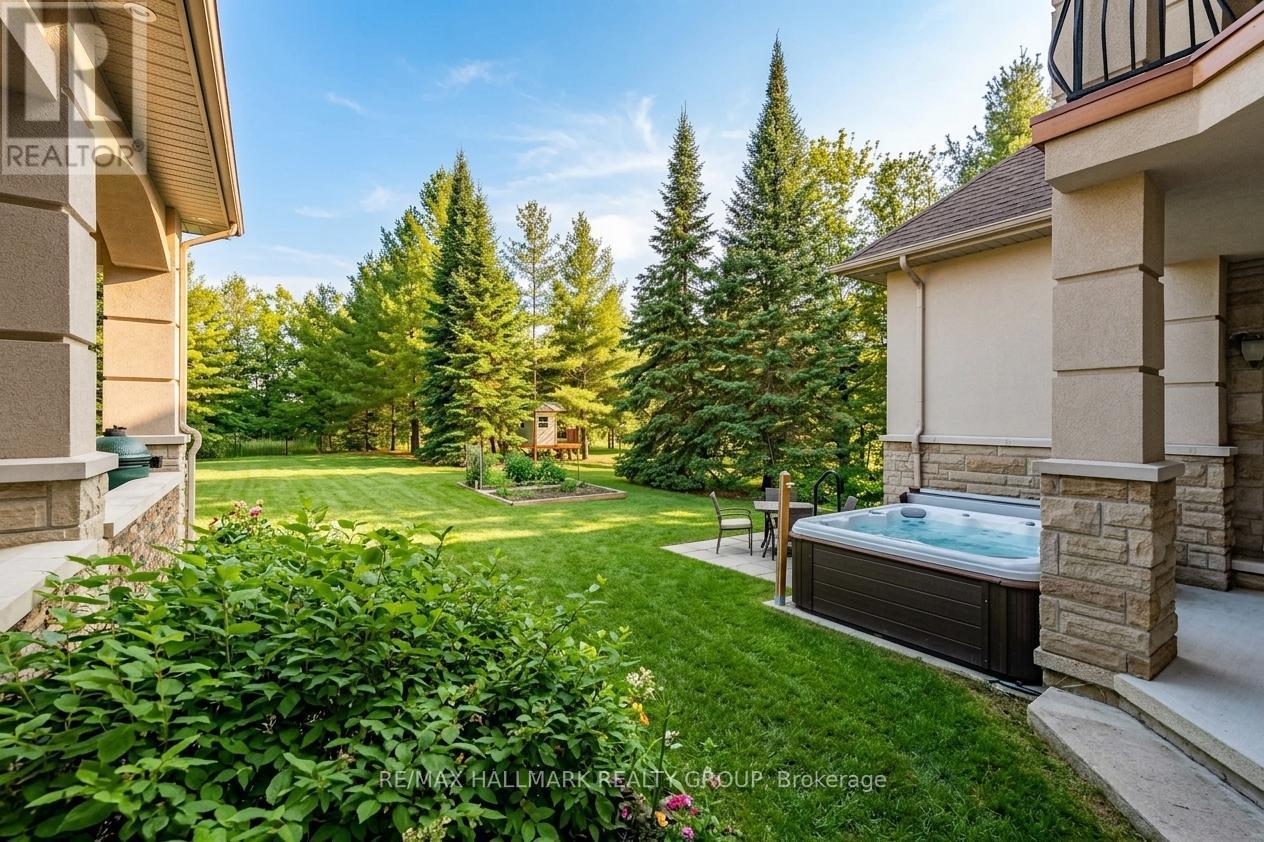 5800 QUEENSCOURT CRESCENT - 24