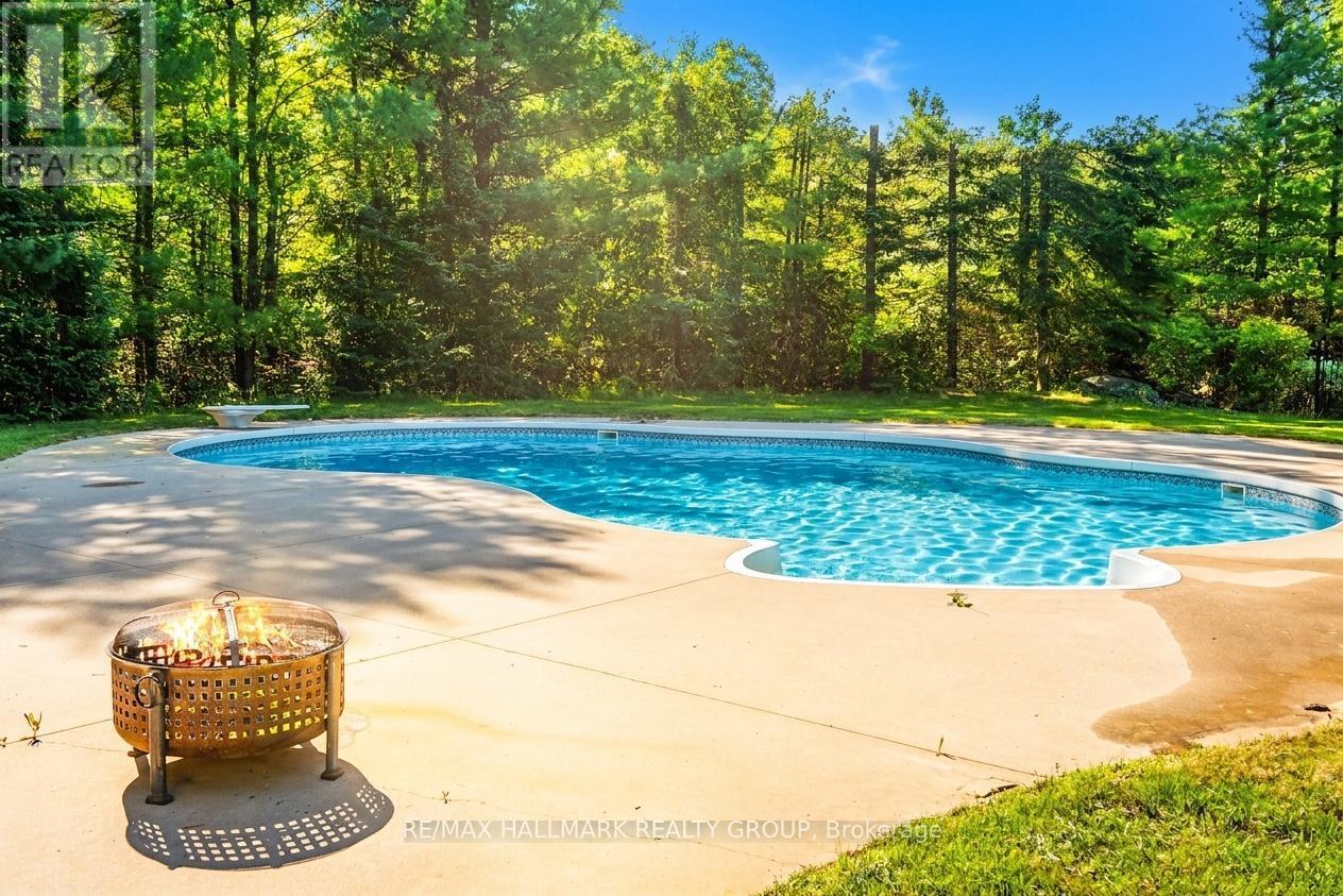 5800 QUEENSCOURT CRESCENT - 48