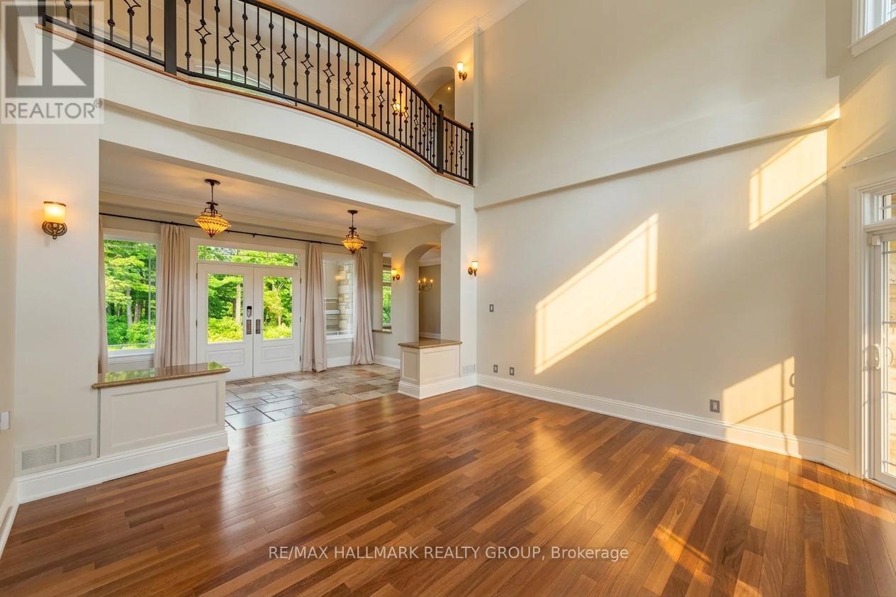 5800 QUEENSCOURT CRESCENT - 6