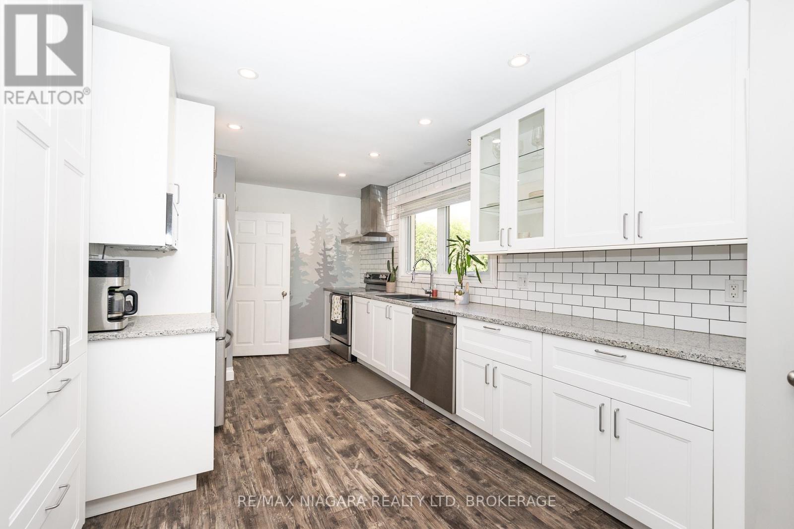 31 CARLTON AVENUE - 20