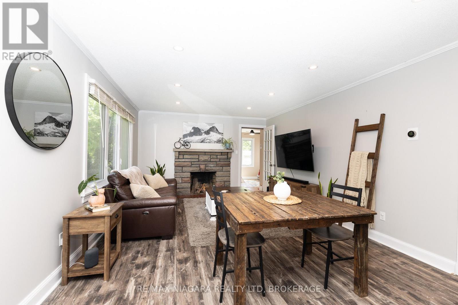 31 CARLTON AVENUE - 21