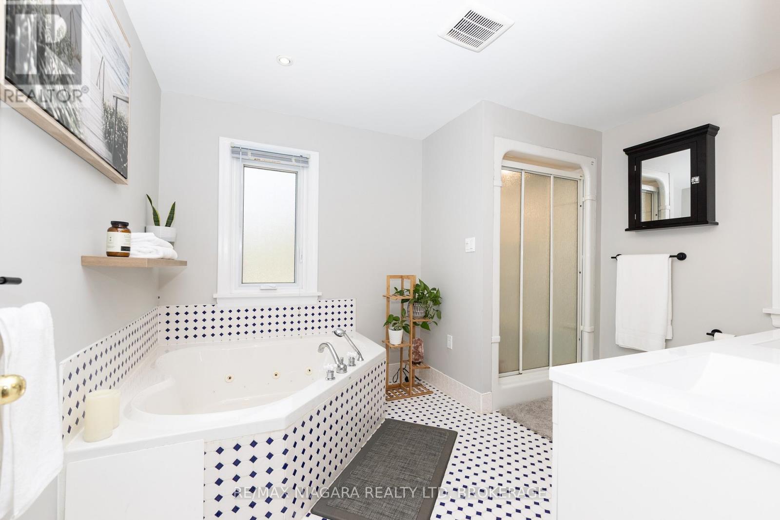 31 CARLTON AVENUE - 26