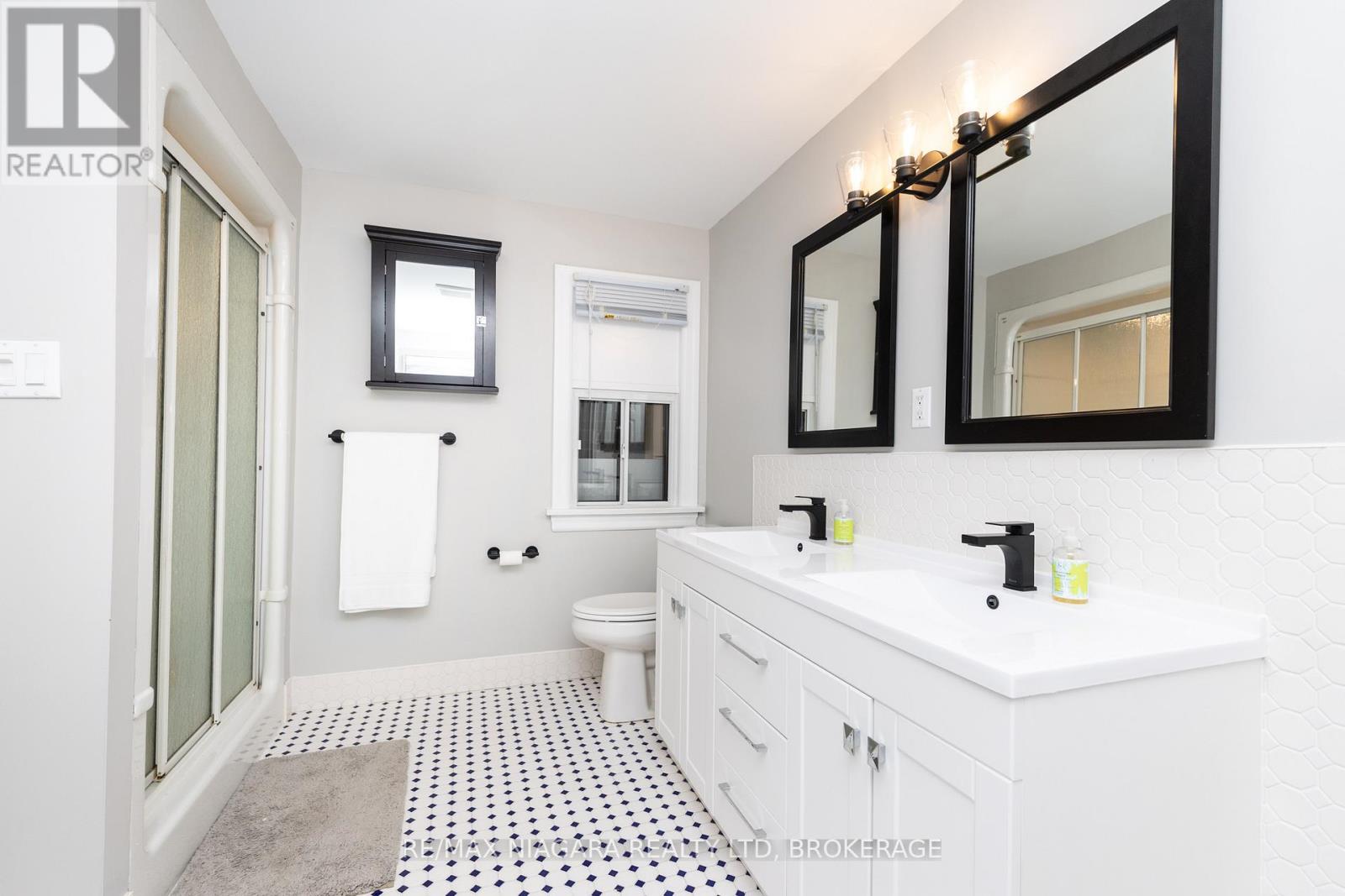 31 CARLTON AVENUE - 27