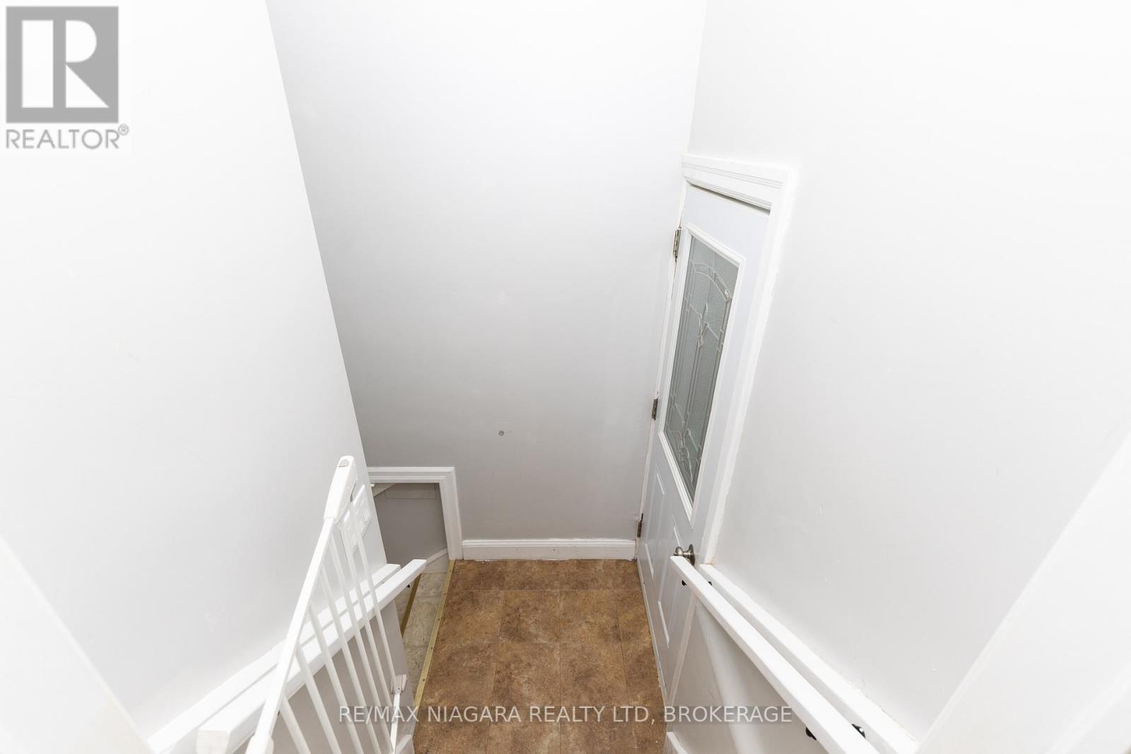 31 CARLTON AVENUE - 33