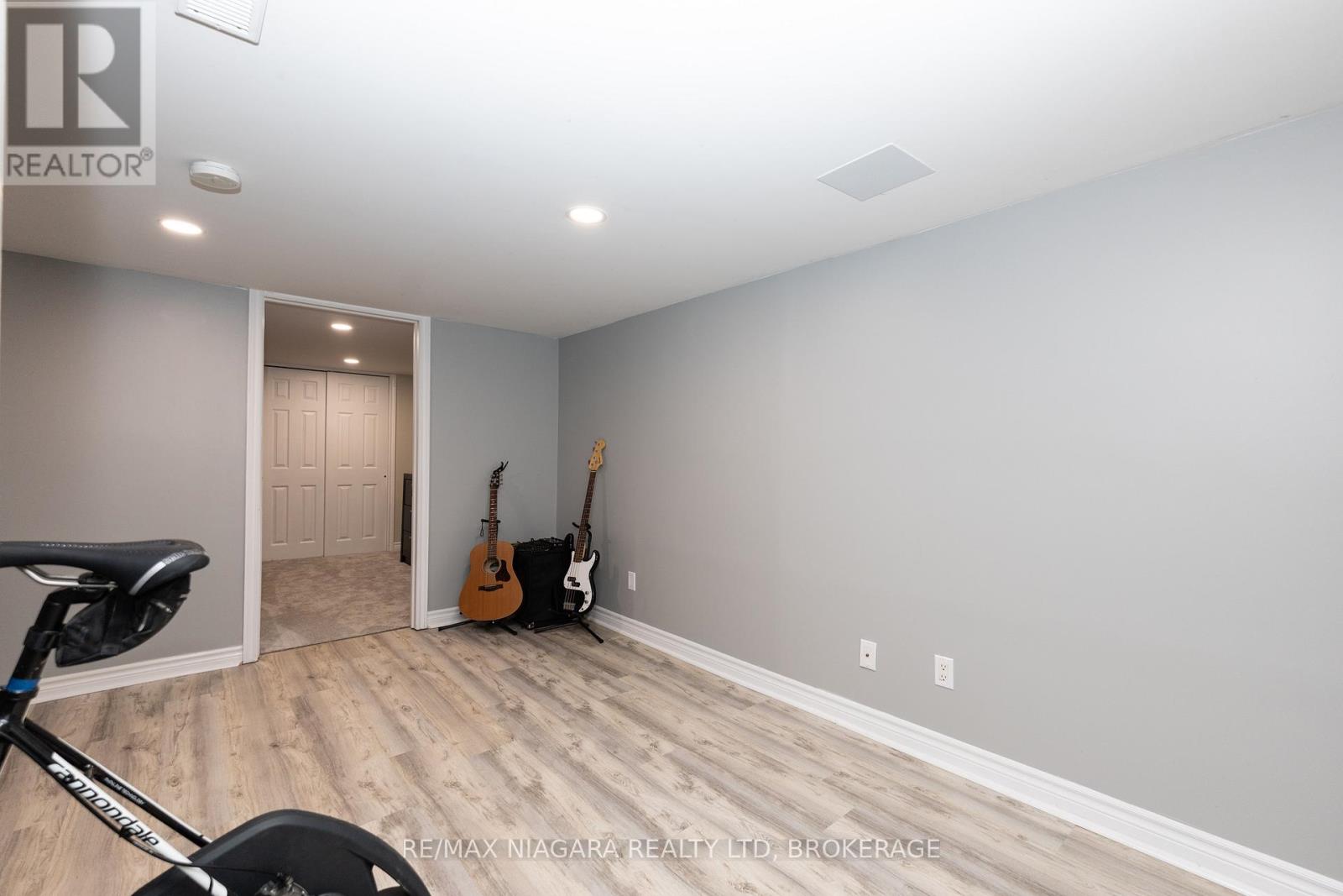 31 CARLTON AVENUE - 37