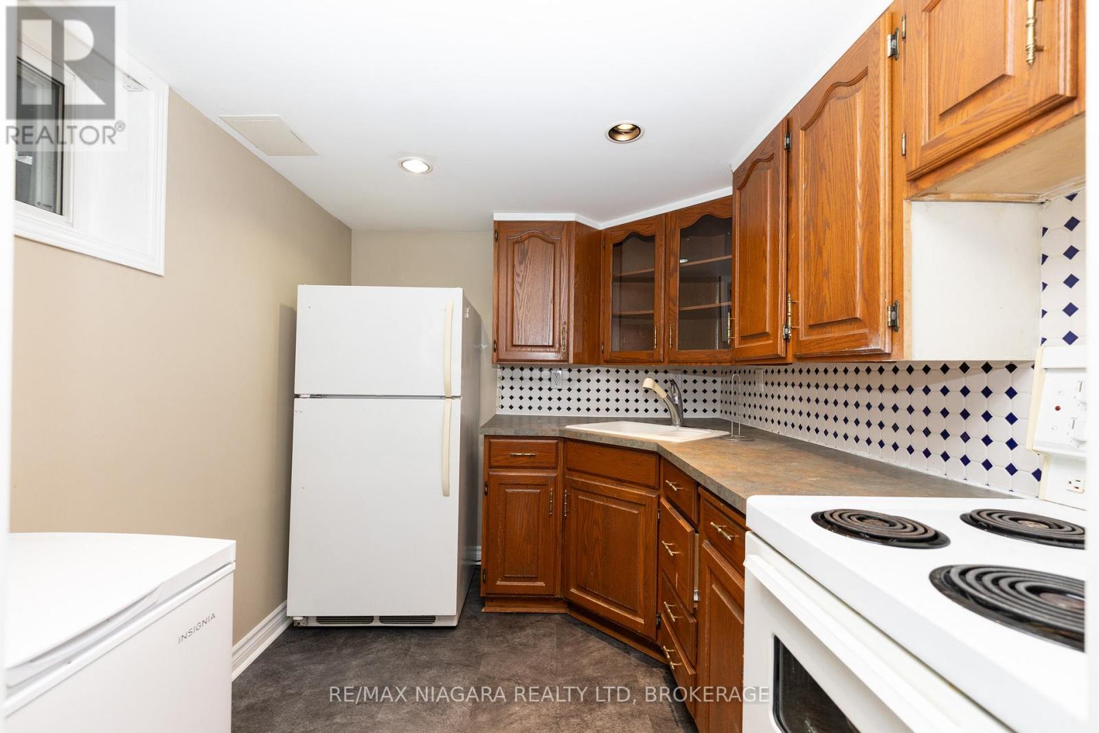 31 CARLTON AVENUE - 38