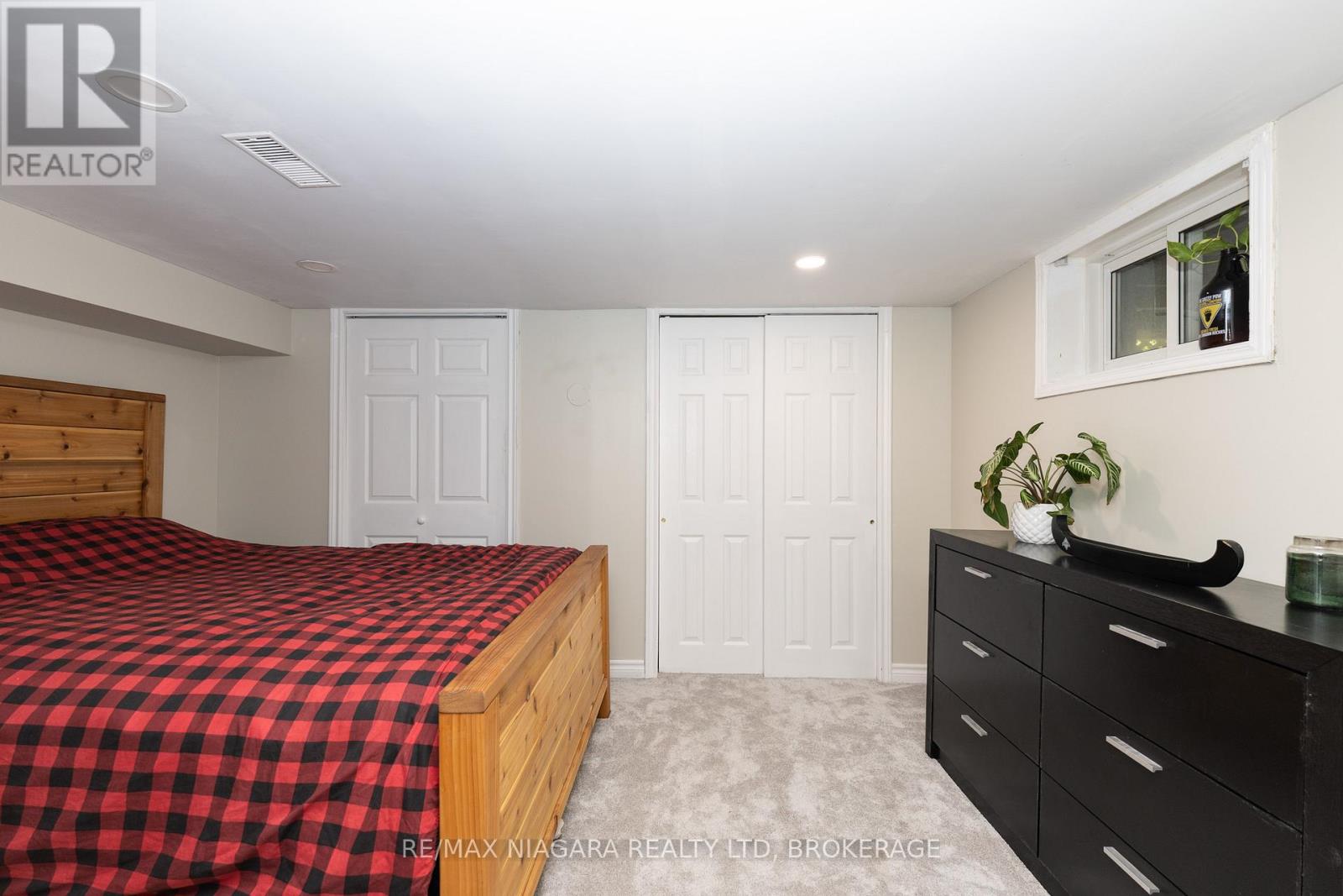 31 CARLTON AVENUE - 42