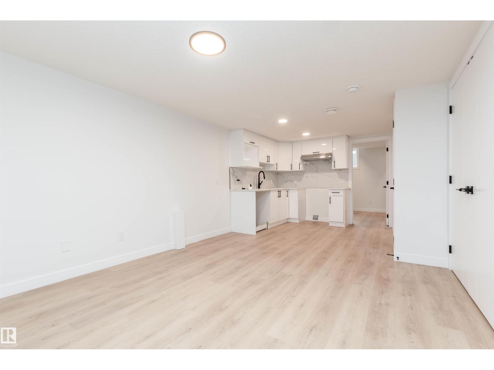 10946 62 AV NW - 25