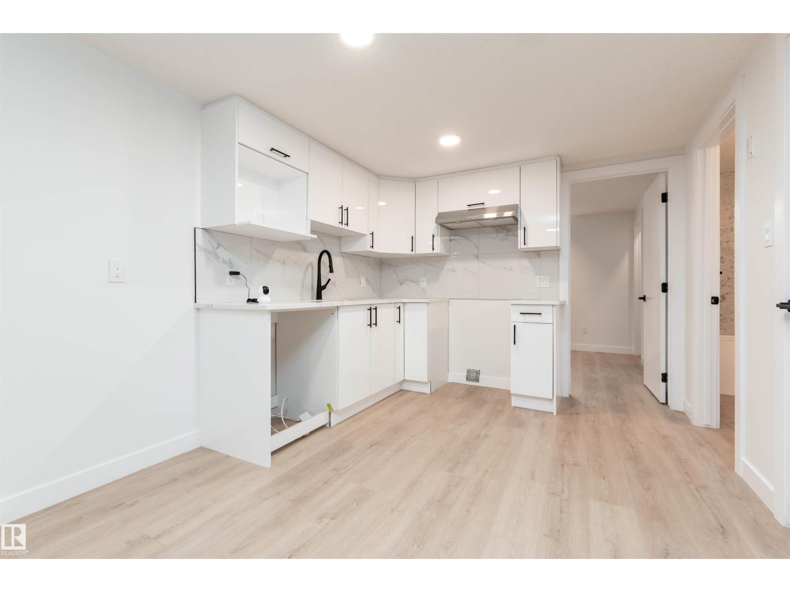 10946 62 AV NW - 26
