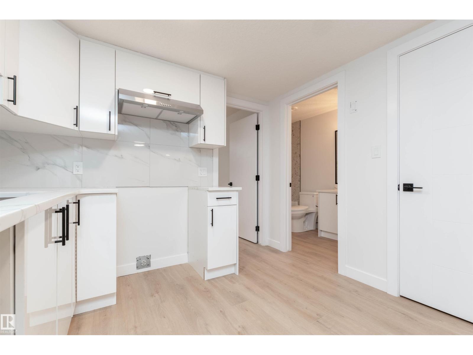 10946 62 AV NW - 28